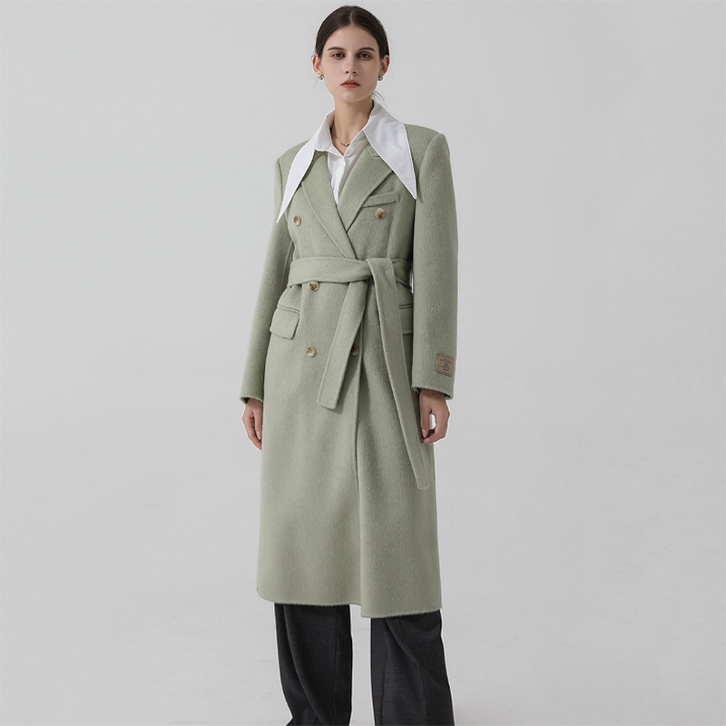 Cappotto lungo in lana da donna sciolto tinta unita, abito portato, manica regolare