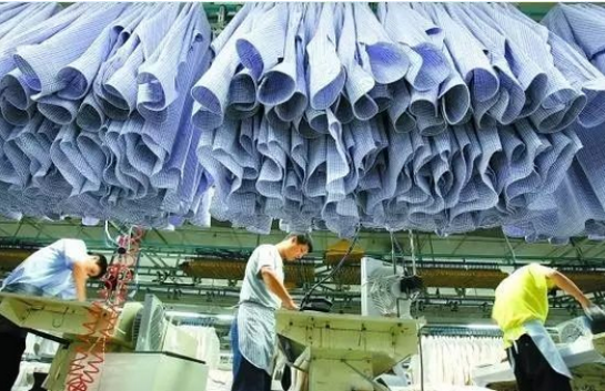 čínští výrobci dámských šatů