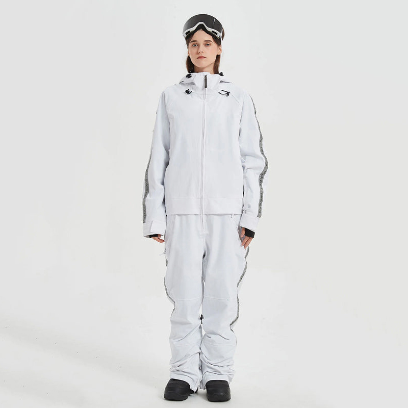 Fitted ski suit, stretch, light, warm and waterproof.